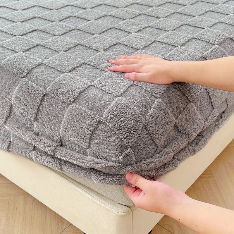 Bonenjoy Jacquard Bed Cover Velvet Fitted Sheet Plaid Style Bedsheets постельное белье Warm Mattress Protectors(No Pillowcase)