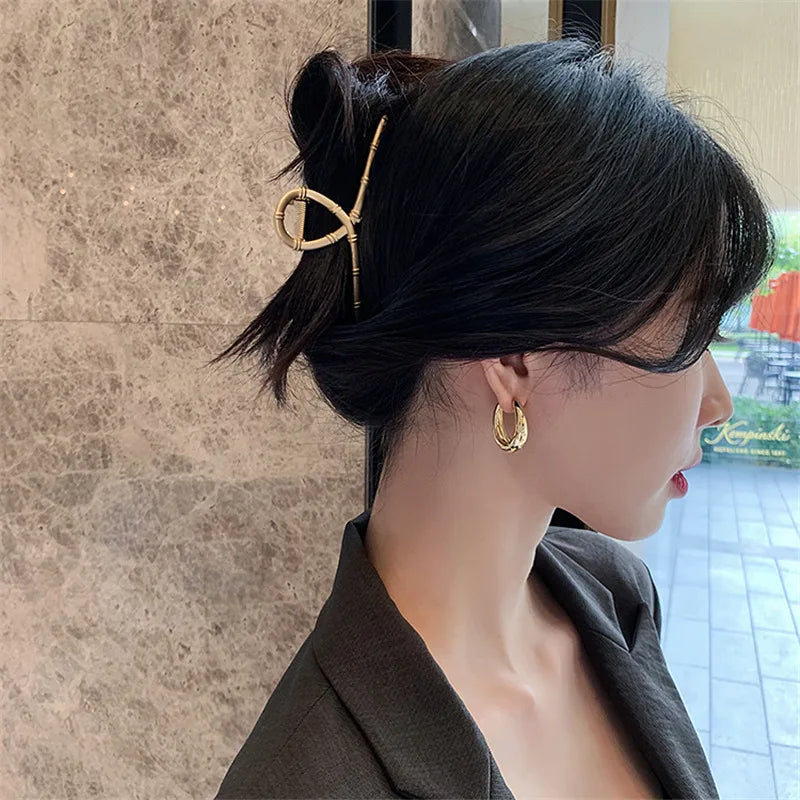 2021 New Classic Copper Alloy Smooth Metal Hoop Earrings For Woman Fashion Korean Jewelry Temperament Girl's Daily Wear earrings