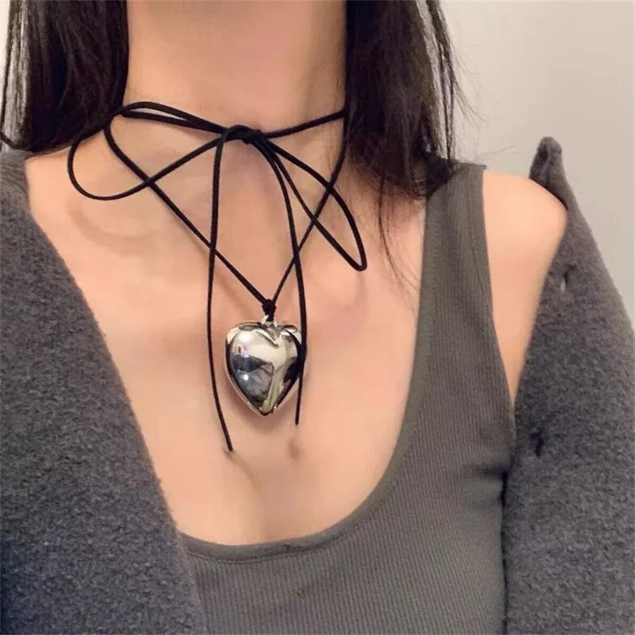 Punk Goth Black Velvet Big Heart Pendant Choker Necklace for Women Weave Knotted Bowknot Adjustable Chain New Year Jewelry